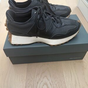 New Balance 327 Sneakers Retro Black Leather Gum Sole –  Good Condition size 7.5